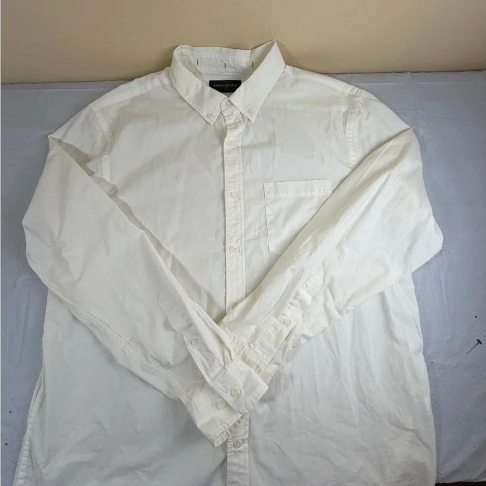 Banana Republic Men's Cream Button-Down Casual Shirt‎